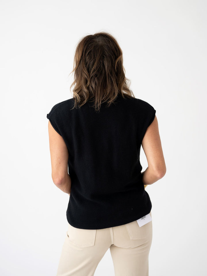 Center Seamed Sweater Vest
