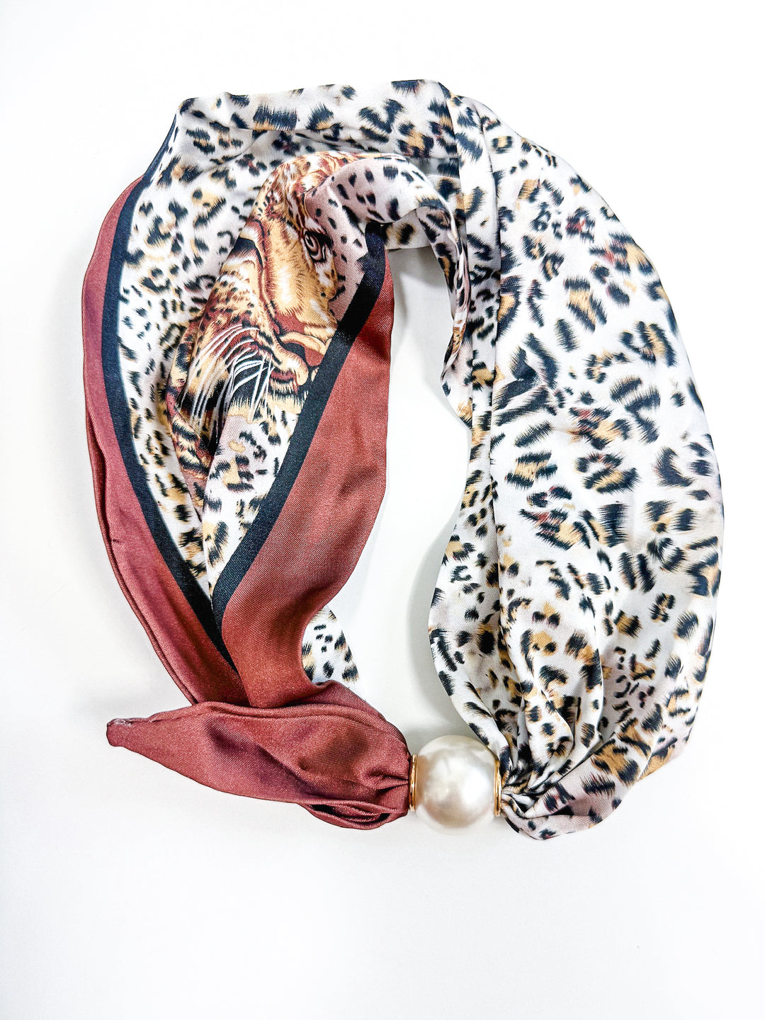 Short Magnetic Scarf Necklace with Pearl