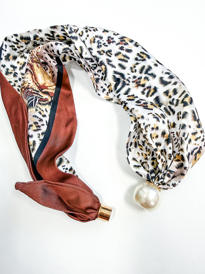 Short Magnetic Scarf Necklace with Pearl