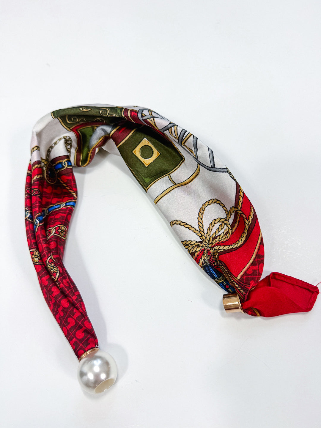 Short Magnetic Scarf Necklace with Pearl