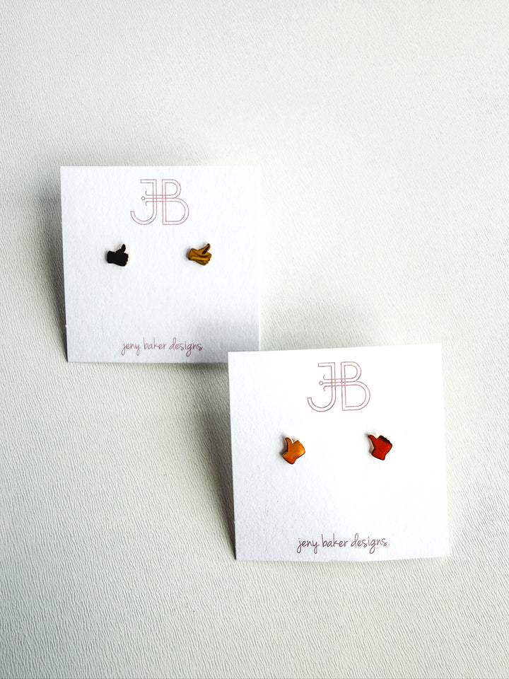 Aggie Thumbs Up Mascot Studs