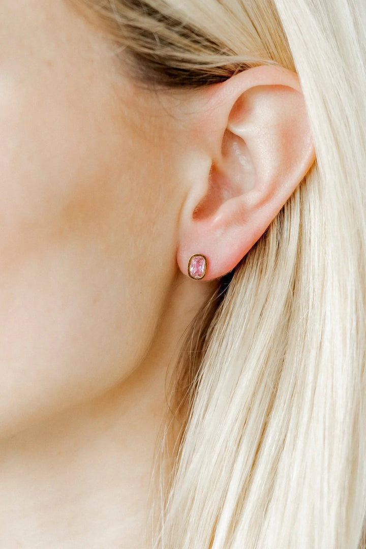 Linny Co Screwback Stud Earrings