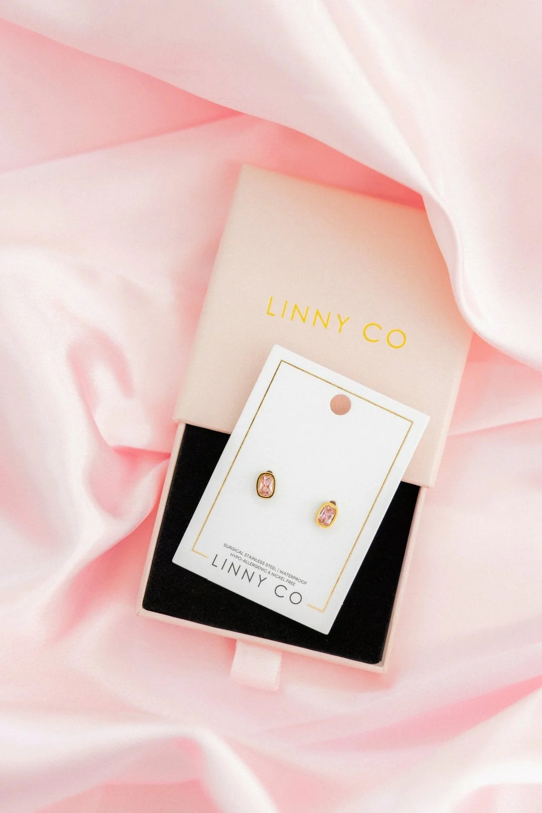 Linny Co Screwback Stud Earrings