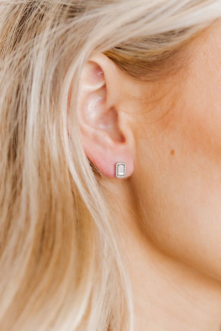 Linny Co Screwback Stud Earrings