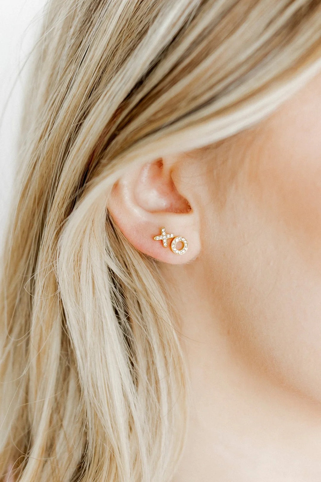 XO Screwback Stud Earring